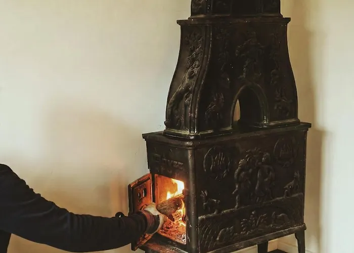 Romantic Getaway Hot Tub, Cinema & View Stange